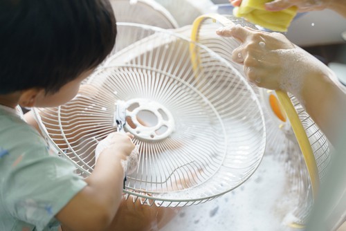 How to Clean Standing Fan?